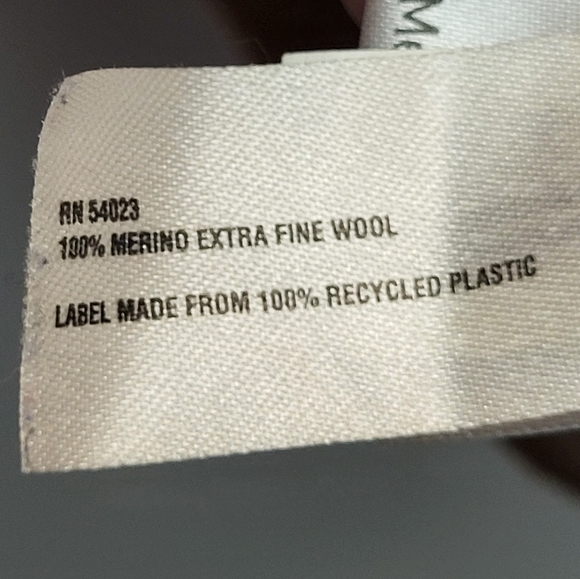 GAP Men's Light Camel Soft Merino Wool V-Neck Sweater - Size M - Picture 6 of 8